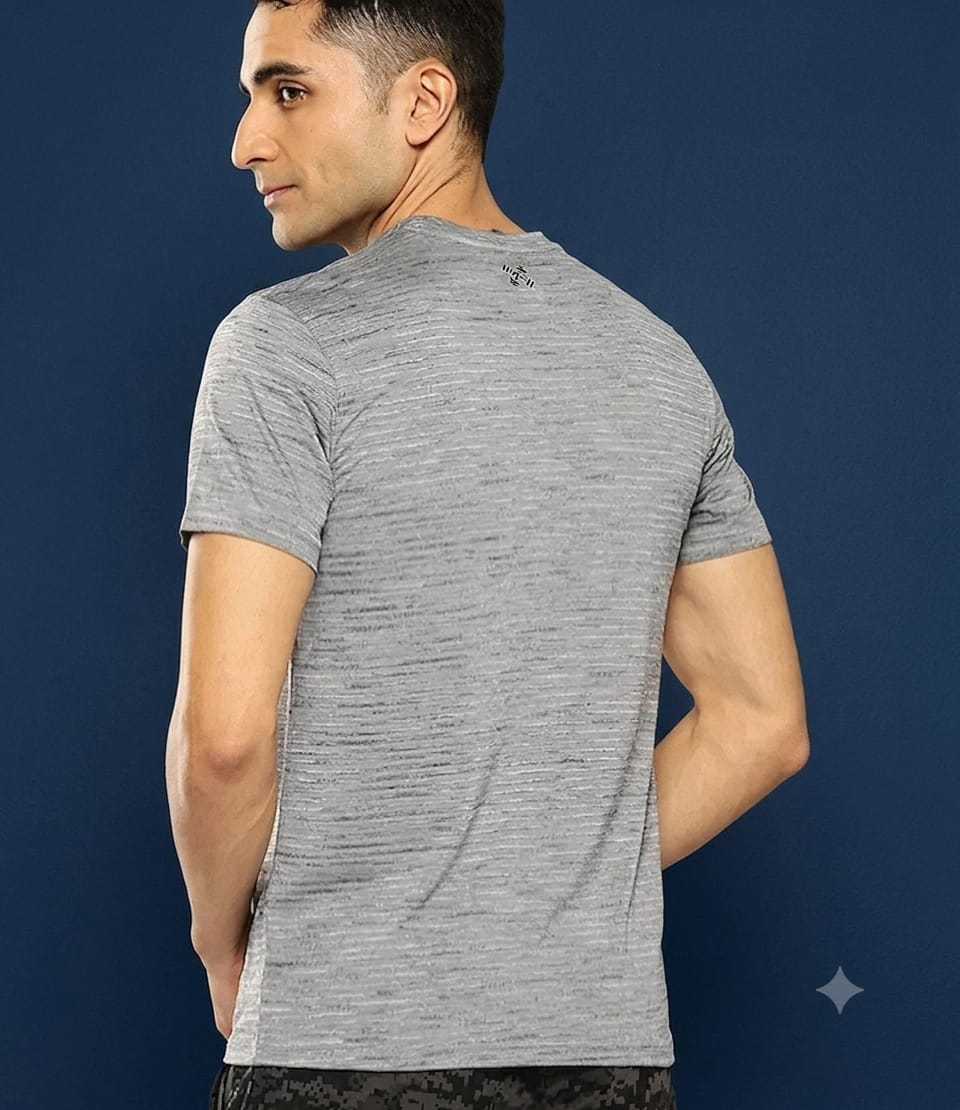 Men Solid Black Slim Fit Tshirt