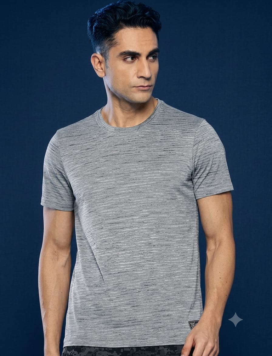 Men Solid Black Slim Fit Tshirt